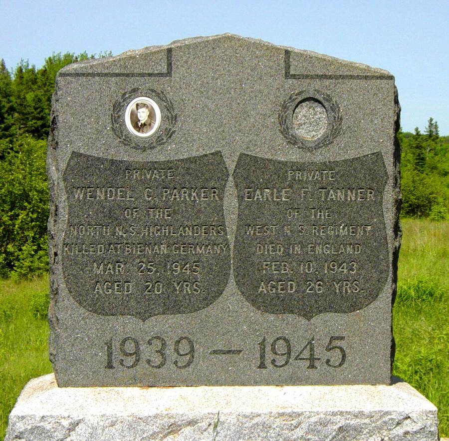 Nine Mile River, Nova Scotia: war memorial monument