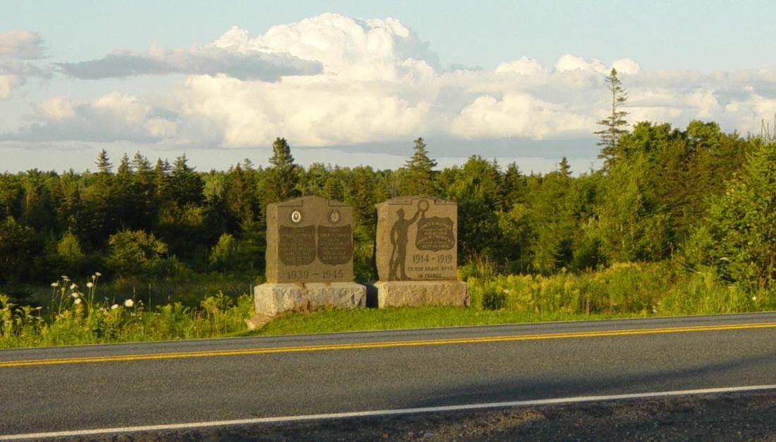 Nine Mile River, Nova Scotia: war memorial monument -5