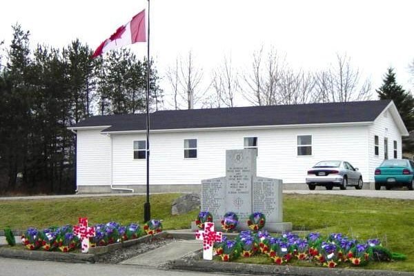 War memorial monument, Barrington -1