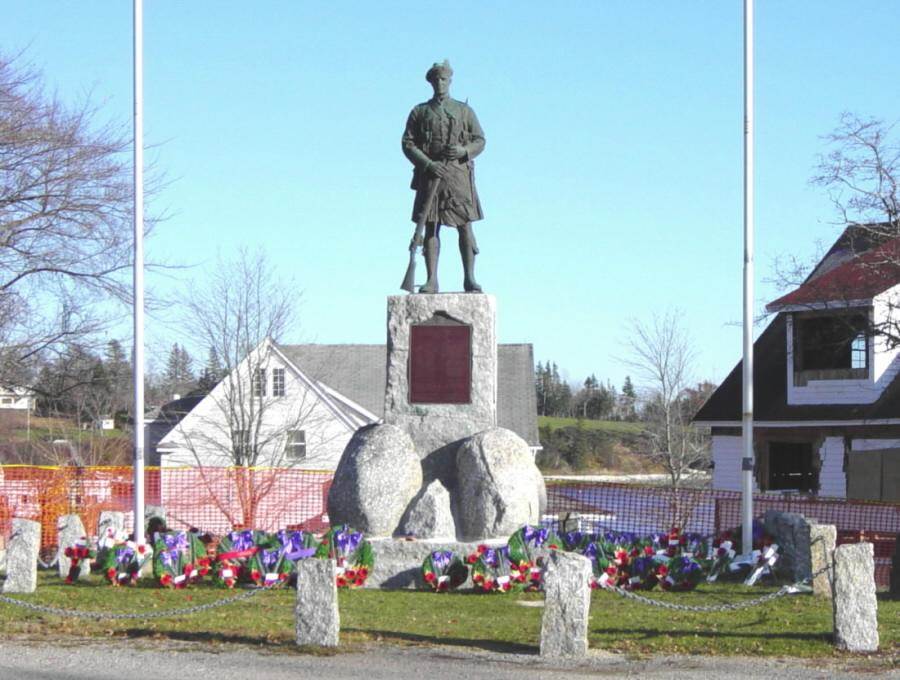 Chester: war memorial monument, 19 Nov 2005