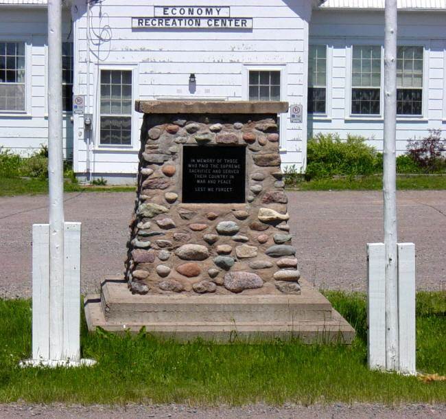 Economy: war memorial monument