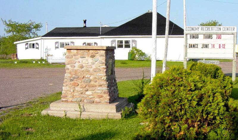 Economy: war memorial monument