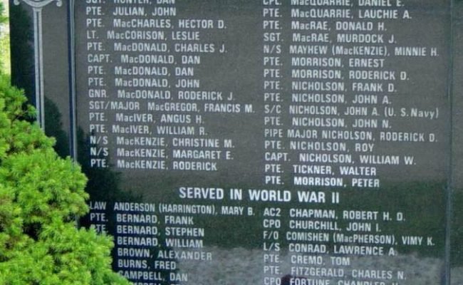 Middle River: war memorial monument -3