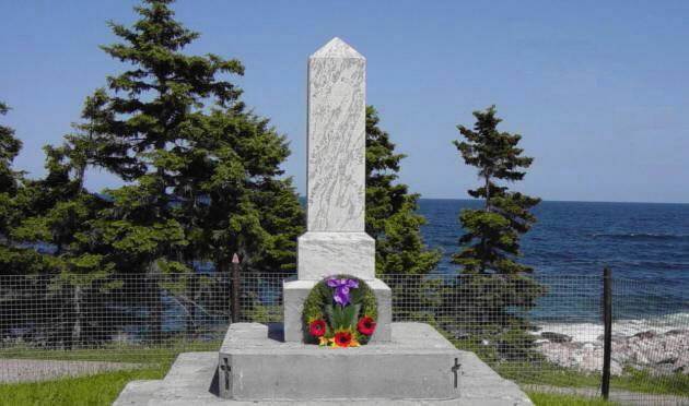 Neils Harbour: war memorial west face