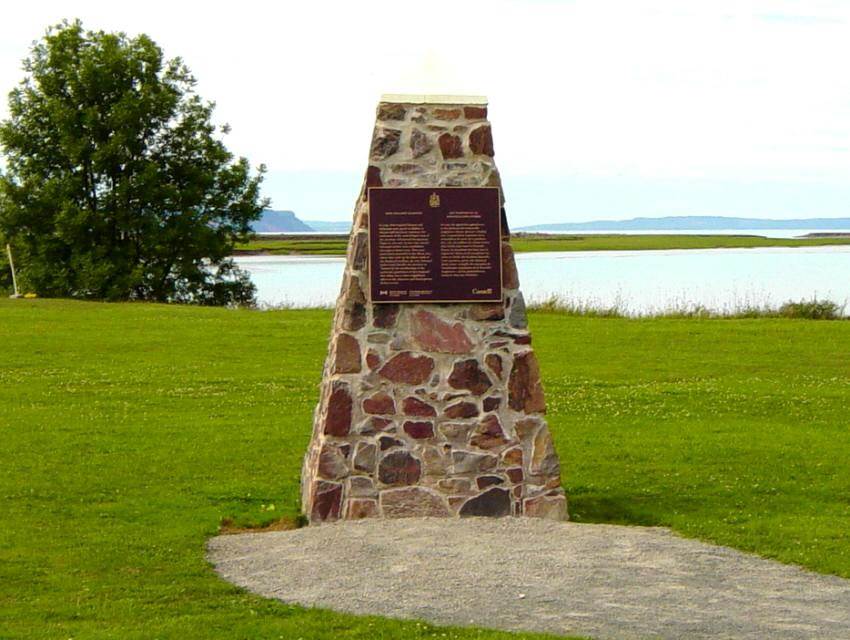 Horton Landing, Nova Scotia: Planters monument with new bronze plaque