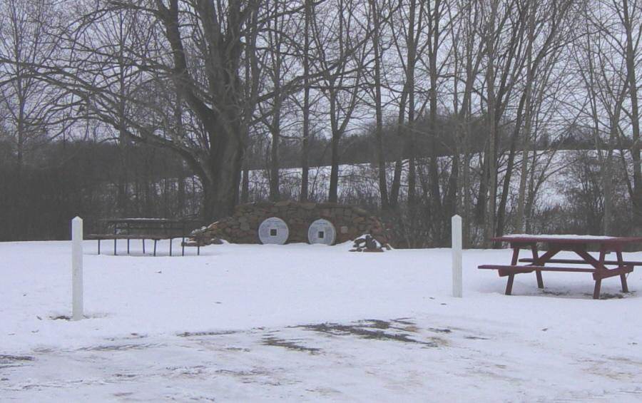 Sheffield Mills, Nova Scotia: war memorial monument