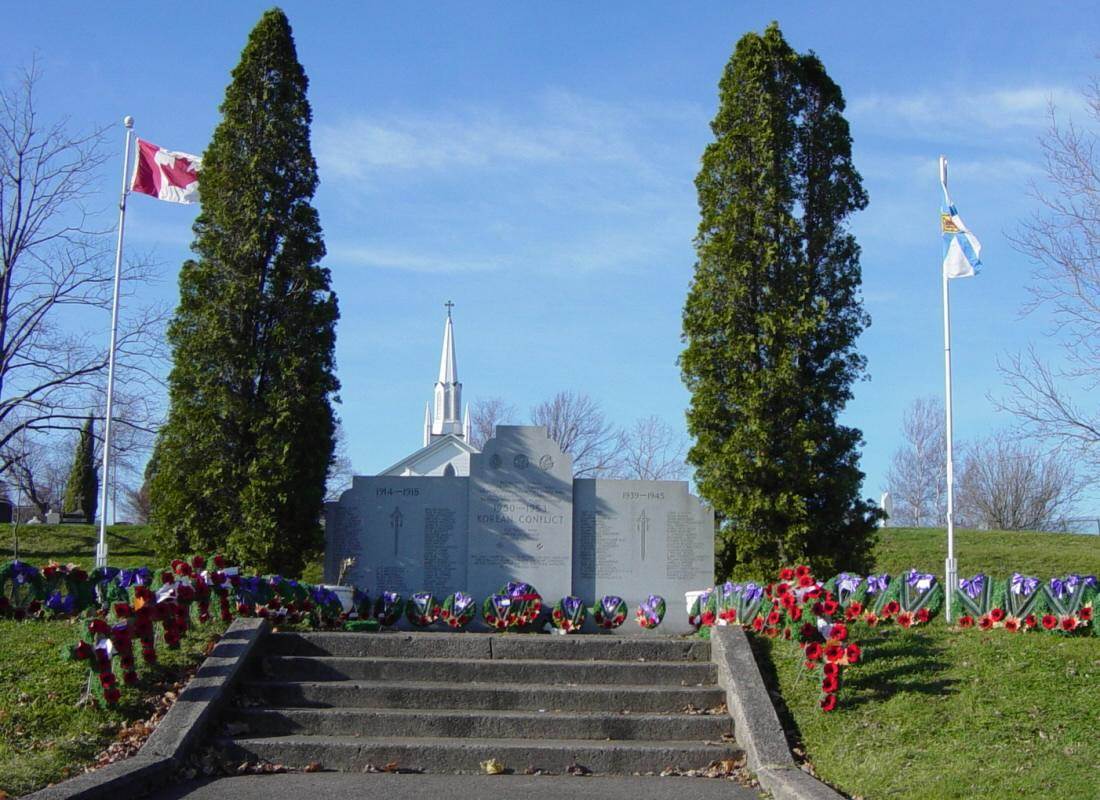 Stellarton: war memorial -10