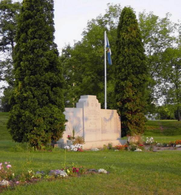 Stellarton: war memorial