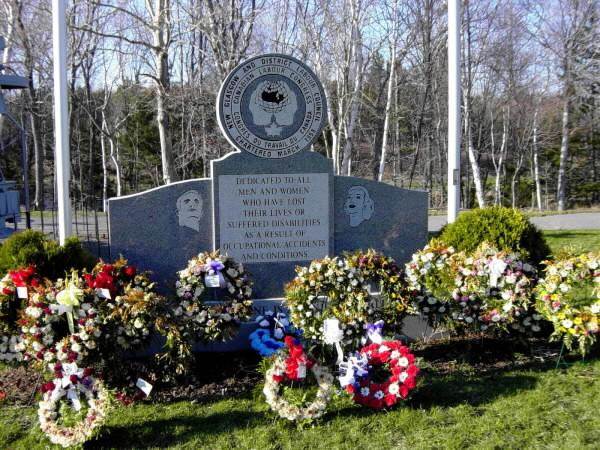 Trenton: Steeltown Centennial Park, workers monument